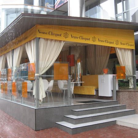 Diplomat ApartHotel Kiev Exterior foto
