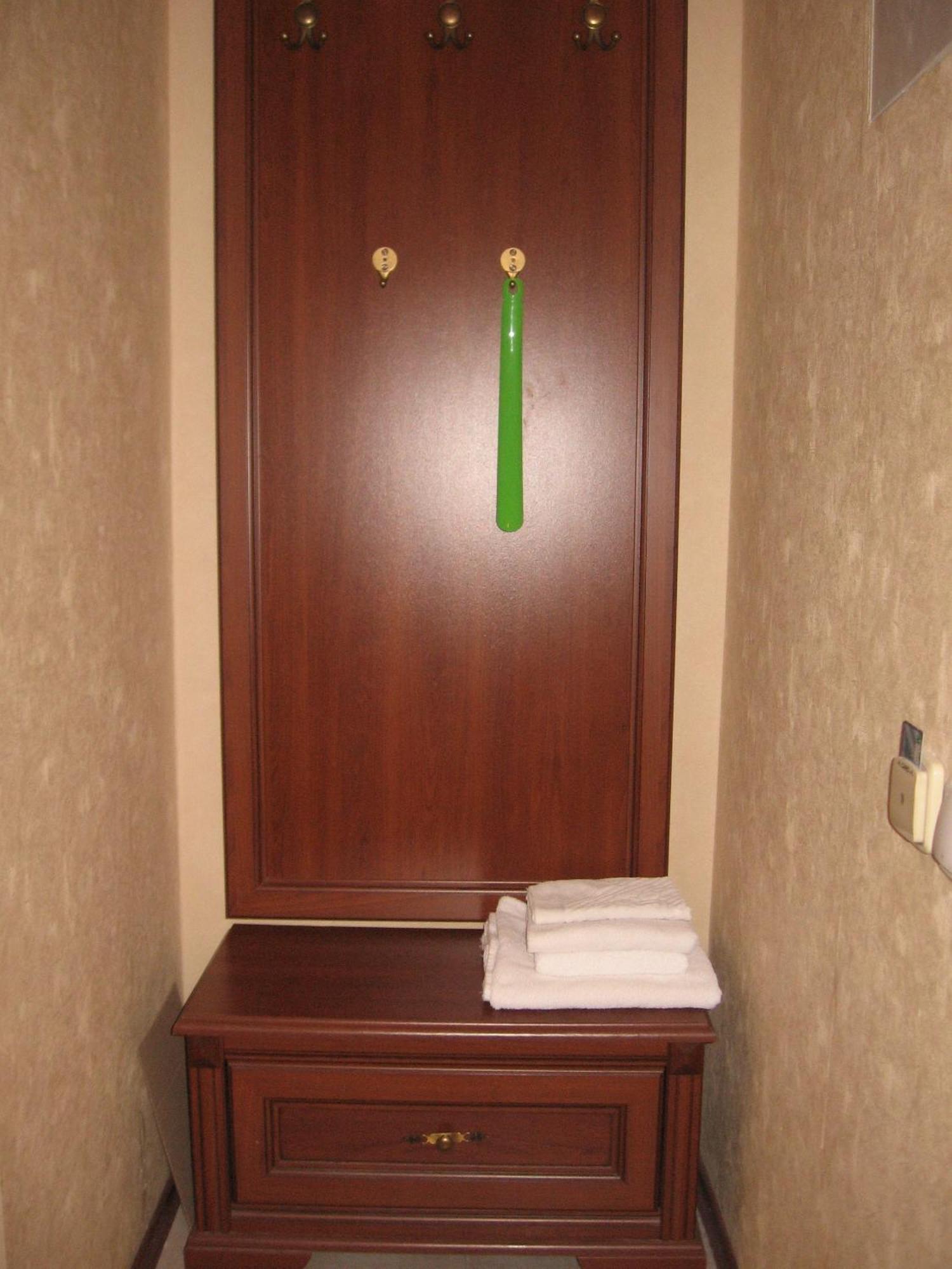 Diplomat ApartHotel Kiev Exterior foto
