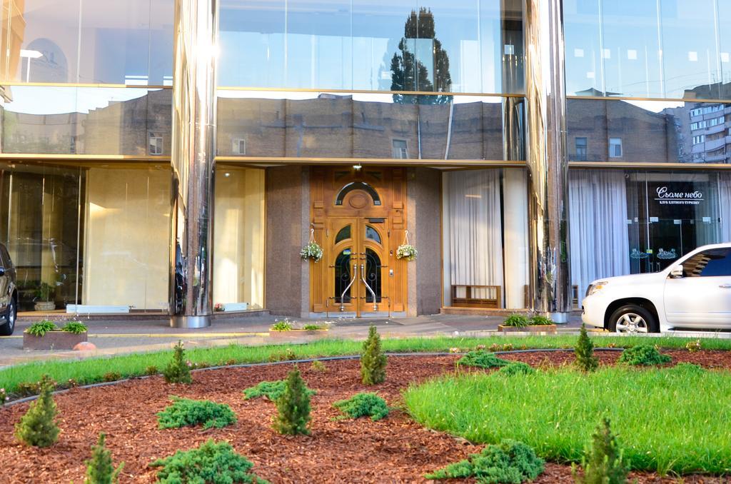 Diplomat ApartHotel Kiev Exterior foto