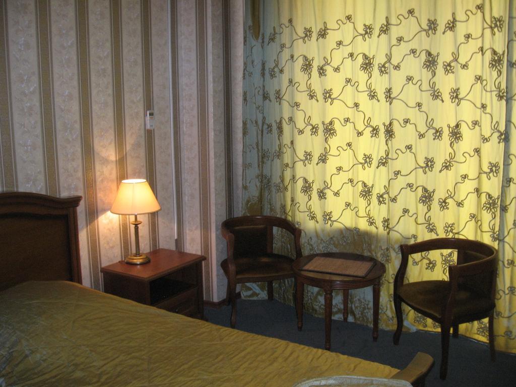 Diplomat ApartHotel Kiev Exterior foto